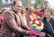 महापौर ने किया सड़क निर्माण कार्य का शिलान्यास