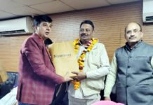ढोल नगाड़ों के साथ सेवानिवृत्त 11 निगम कर्मचारियों का सम्मान कर दी विदाई