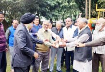 वैशाली हट वाले पार्क का पार्षद कुसुम गोयल के प्रयासों से लगा समर्सिबल पंप
