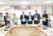 घर-घर संपर्क कर पात्र लाभार्थियों के बनवाएं आयुष्मान कार्ड: राकेश कुमार सिंह