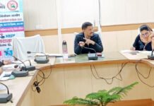 ईएसआईसी हॉस्पिटल के डॉक्टर अपनी कार्यप्रणाली में लाए सुधार: डीएम