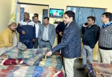 नगर आयुक्त ने किया रैन बसेरा का निरीक्षण, व्यवस्थाओं को देख अधिकारियों को बोला गुड