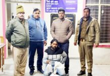 रात होते ही ग्राहकों को ढाबे पर बेचता था हरियाणा की शराब