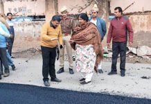 नगर निगम के सड़क निर्माण की मेयर ने परखी गुणवत्ता बोली ऑल इज वेल