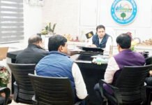 रैन बसेरा, कर वसूली, अवैध विज्ञापन को लेकर नगर आयुक्त ने अधिकारियों से की समीक्षा