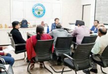 शहर की व्यवस्था को बेहतर बनाने के लिए नगर आयुक्त ने अधिकारियों संग की मंत्रणा