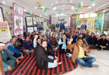 13 सूत्रीय मांगों को लेकर नगर निगम मुख्यालय में निकाय कर्मचारी महासंघ ने जड़ा ताला