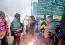 शीतलहर से बढ़ी ठिठुरन, नगर निगम के अलाव बने सहारा