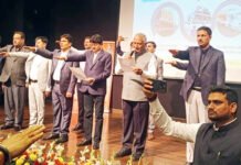 सड़क दुर्घटनाओं को रोकने के लिए गंभीरतापूर्वक कार्य करें अधिकारी: डॉ. वीके सिंह