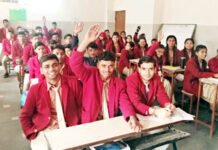 सड़क सुरक्षा सप्ताह में गौतम पब्लिक स्कूल के बच्चों ने पढ़ाया नियमों का पाठ