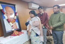 शहीद दिवस एवं महात्मा गांधी की पुण्यतिथि पर महापौर ने दी श्रद्धांजलि