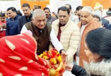 संकल्प यात्रा में लोगों ने सुना प्रधानमंत्री का लाइव संवाद, 1550 लाभार्थी जुड़े