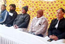 गांव काजीपुरा में हाउस टैक्स वृद्धि के विरोध में लोगों ने की पंचायत