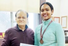 आईटीएस डेंटल कॉलेज की मेधावी छात्रा को तीरंदाजी प्रतियोगिता में मिला कांस्य पदक