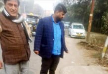 PWD विभाग की सड़क पर हादसों को रोकने के लिए निगम ने मैनहोल को किया कवर