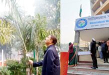 गणतंत्र दिवस पर डीएम ने दिलाई शपथ, महापौर व नगर आयुक्तने फहराया तिरंगा झंडा