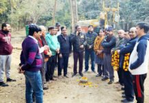 पार्षद कुसुम गोयल के अथक प्रयासों से शुरू हुआ पार्क में बोरिंग का काम