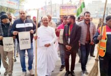नए साल पर निगम ने महात्मा गांधी की झांकी से दिया स्वच्छता का संदेश