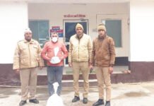 दिन में दिहाड़ी मजदूरी और रात होते ही बेचता था यूपी की शराब, आबकारी विभाग ने दबोचा