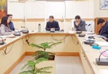 घटतौली में मिलेगी निजात, कोटेदारों की समस्याओं का जल्द होगा निराकरण: डीएम