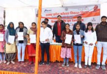 लोनी रोजगार मेले में 219 युवक-युवतियों को मिली नौकरी, सौंपे नियुक्ति पत्र
