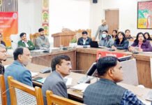 बच्चों के सर्वांगीण विकास के लिए शिक्षक स्वयं में बचपन को रखें जिंदा: जिलाधिकारी