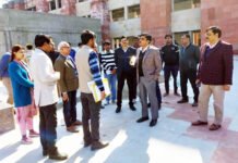 बुनकर मार्ट-पीएम आवास का निर्माण कार्य समय पर करें पूरा: इंद्र विक्रम सिंह