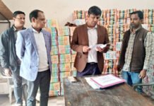 एसडीएम ने विद्यालयों के लिए खरीदी पाठ्य-पुस्तकों का किया सत्यापन