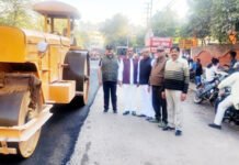 पार्षद के प्रयासों से क्षतिग्रस्त सड़क का हुआ पुन: निर्माण