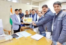 शिक्षक प्रतिनिधि मण्डल ने किया जिलाधिकारी इन्द्र विक्रम सिंह का स्वागत