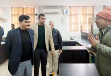 स्वच्छ माहौल बनाने के लिए कार्यालयों में रखे साफ व्यवस्था दुरुस्त: जिलाधिकारी
