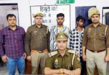 ट्रेन में खिड़की व गेट पर खड़े यात्रियों को निशाना बनाकर करते थे लूटपाट, दो गिरफ्तार
