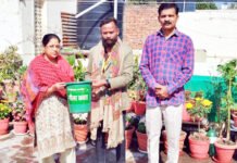 जन सहभागिता के लिए नगर निगम चला रहा जागरूकता अभियान लोगों के घर-घर जाकर गार्बेज सेग्रीगेशन और कंपोस्टिंग के बारे में दी जा रही है जानकारी