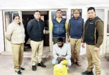 दिल्ली से हरियाणा की शराब लाकर लोनी में करता था सप्लाई, आबकारी विभाग ने दबोचा
