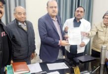 कौशांबी में बिजली की समस्या होगी दूर, पूर्व पार्षद ने चीफ इंजीनियर से की मुलाकात
