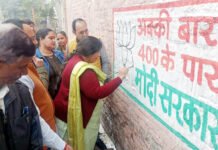 दीवार लेखन कार्यक्रम के अंतर्गत महापौर ने किया दीवार लेख