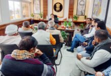 नगर आयुक्त ने विकास संघर्ष समिति के पदाधिकारियों के साथ की बैठक