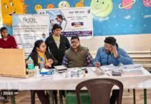 कंपोजिट स्कूल में निशुल्क नेत्र जांच शिविर और परीक्षण का आयोजन