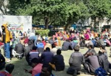 सफाई कर्मचारियों की हड़ताल जारी सीएलसी ने दी चेतावनी कर्मचारी संघ ने फूंका विरोध का बिगुल