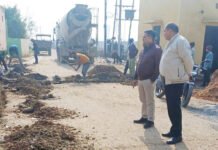 ठेकेदार की लापरवाही से जलकल विभाग पर नगर आयुक्त हुए सख्त फर्म को जारी किया नोटिस