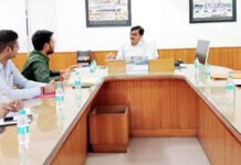 जिला निर्वाचन अधिकारी ने लोकसभा चुनाव की तैयारियों को लेकर की समीक्षा बैठक