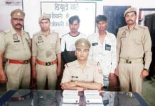 ट्रेन व बस में यात्रियों को टारगेट चोरी करने वाले दो शातिर बदमाश गिरफ्तार