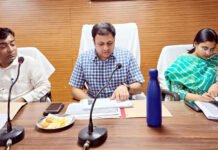 लोकसभा चुनाव की तैयारी को लेकर नगर आयुक्त ने ली अधिकारियों की बैठक