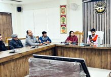 सीडीओ ने प्रसिद्ध कवि एवं कवित्रियों के साथ की बैठक