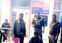 ढाबे पर ग्राहकों को खाने के साथ शराब का भी करता था जुगाड़, गिरफ्तार