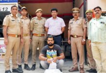 लोकसभा चुनाव: खोड़ा में यूपी शराब की तस्करी कर रहे तस्कर को दबोचा