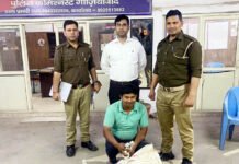 बिना लाइसेंस के ढाबे पर पिला रहा था दिल्ली की शराब, संचालक गिरफ्तार