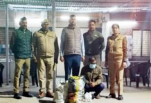 कम समय में ज्यादा कमाने की चाह ने दो शराब तस्करों खिलाई जेल की हवा एक लगाता था ठेला तो दुसरा करता था मजदूरी