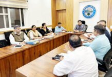 नगर आयुक्त ने चुनावी बिगुल बजने से पूर्व व्यवस्थाओं को सुदृढ़ करने के लिए की बैठक