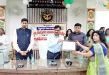 कर्म ही पूजा के सिद्धांत पर शिक्षक को करना चाहिए कार्य: जिलाधिकारी